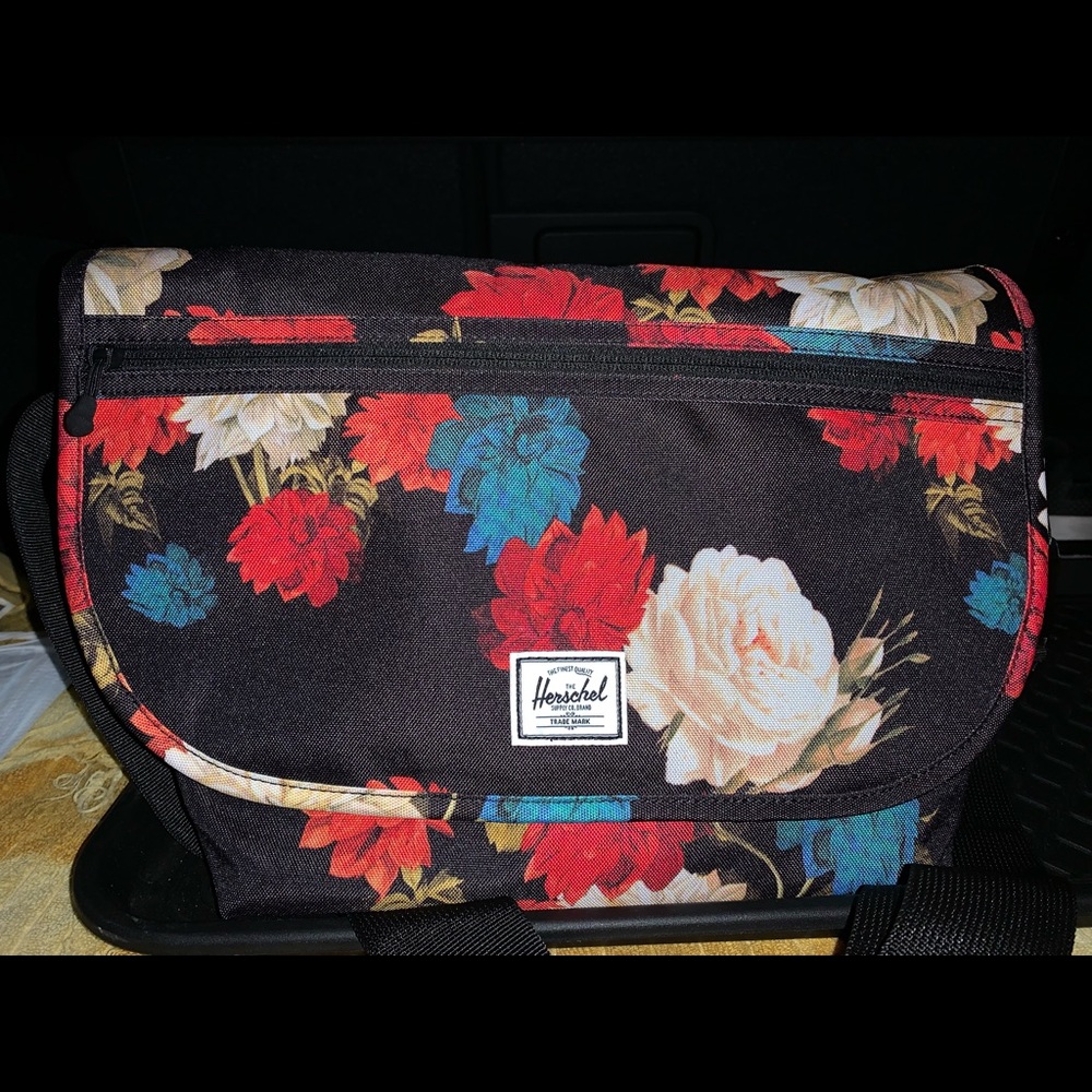 Vintage floral crossbody